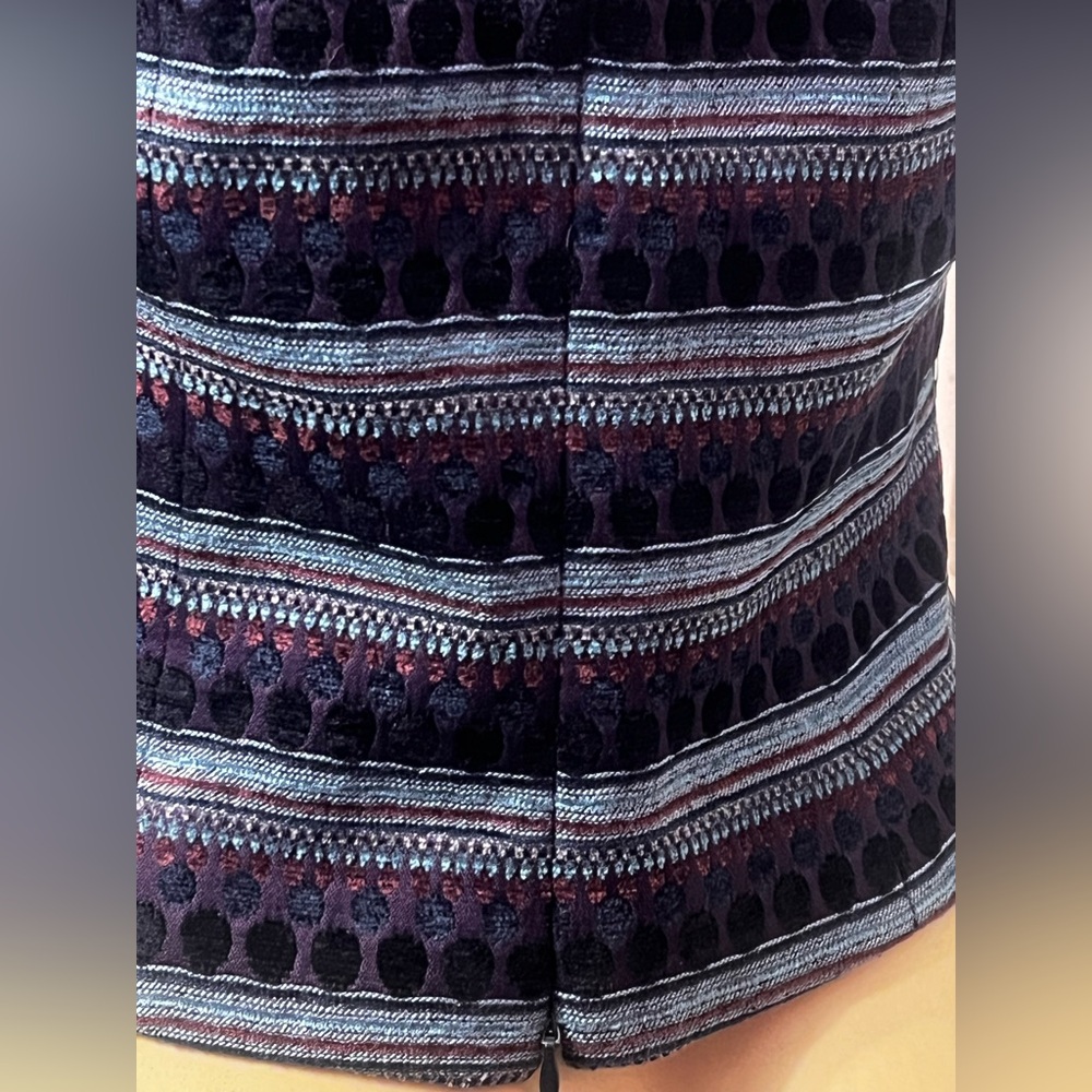 Parallel pattern halter Top - Picture 12 of 13